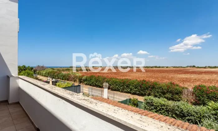 Rexer-Nard-Villetta-vista-mare-su-due-livelli-con-giardino-privatoTERRAZZO