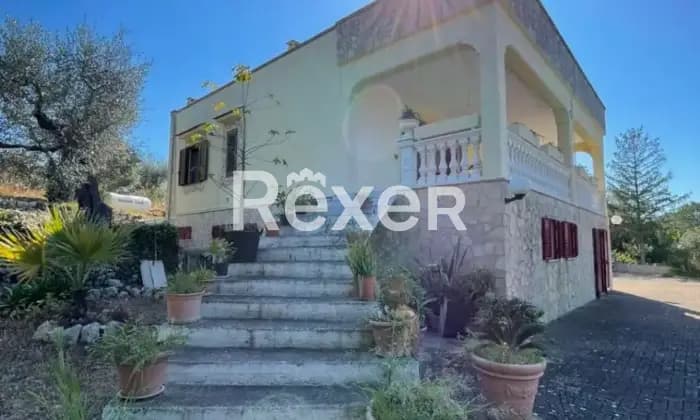 Rexer-Fasano-Vendesi-villa-in-Contrada-Canale-di-Pirro-FasanoTerrazzo