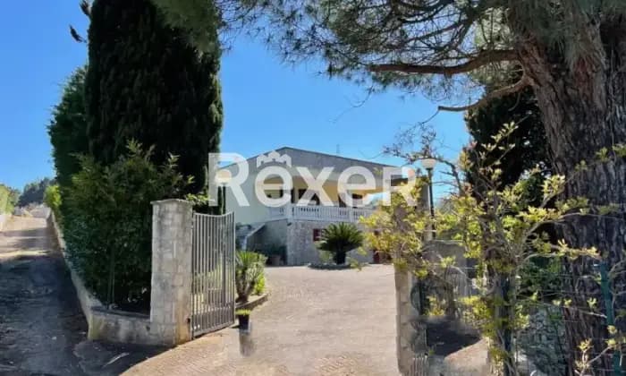 Rexer-Fasano-Vendesi-villa-in-Contrada-Canale-di-Pirro-FasanoTerrazzo