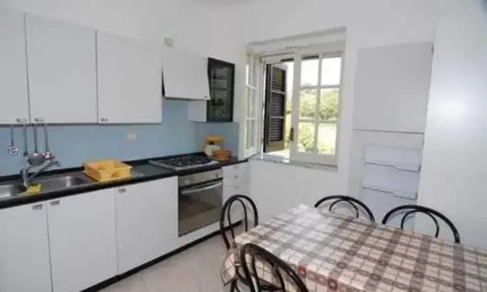 Rexer-Ascea-Appartamento-arredato-con-ampio-terrazzo-e-sottotetto-CUCINA