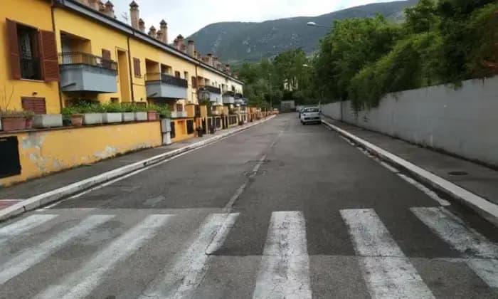 Rexer-Terni-Villa-a-schiera-su-piani-ALTRO