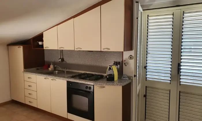 Rexer-Alba-Adriatica-Appartamento-mansardato-CUCINA
