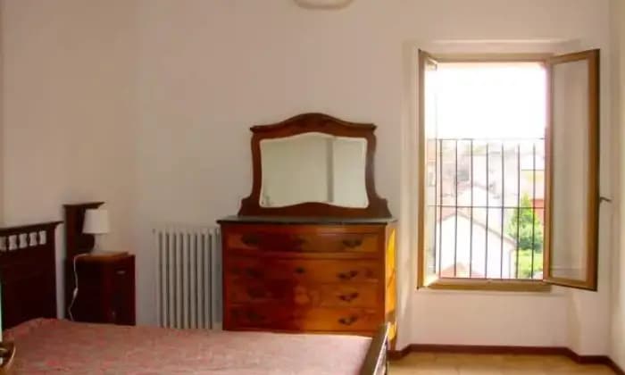 Rexer-Vercelli-Vendo-appartamento-in-zona-semicentrale-al-secondo-piano-CAMERA-DA-LETTO