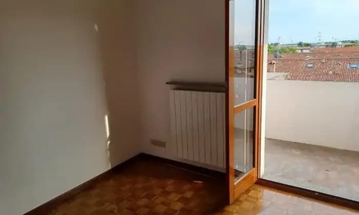 Rexer-Stezzano-Vendesi-appartamento-con-terrazzo-solarium-in-Via-Cevedale-a-Stezzano-BGALTRO
