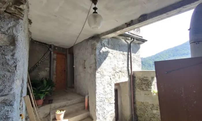 Rexer-Tresana-Caratteristica-casa-con-rustico-in-Borgo-Toscano-Cortile-interno