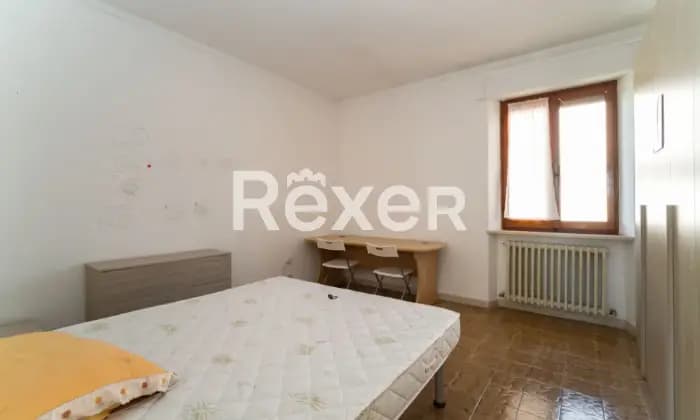 Rexer-Urbisaglia-Luminoso-appartamento-con-garage-CAMERA-DA-LETTO