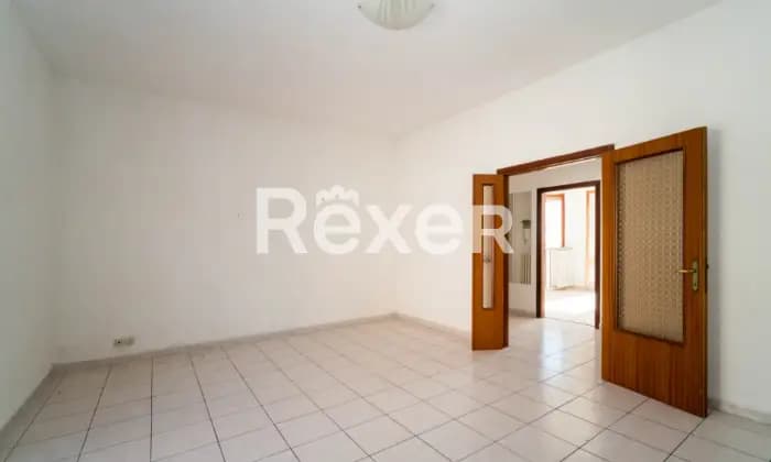 Rexer-Urbisaglia-Luminoso-appartamento-con-garage-SALONE