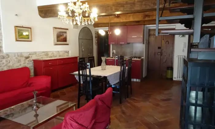 Rexer-Spoleto-Appartamento-attico-con-mansarda-in-centro-storicoSALONE