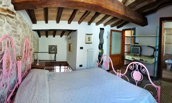 Rexer-Spoleto-Appartamento-attico-con-mansarda-in-centro-storicoCAMERA-DA-LETTO