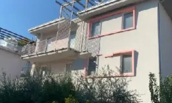 Rexer-Maiolati-Spontini-Appartamento-su-due-piani-in-venditaGARAGE