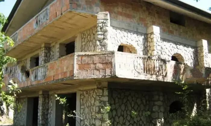 Rexer-Maenza-Vendesi-villa-in-pietra-in-Via-Scavecchia-a-Maenza-LT-ALTRO