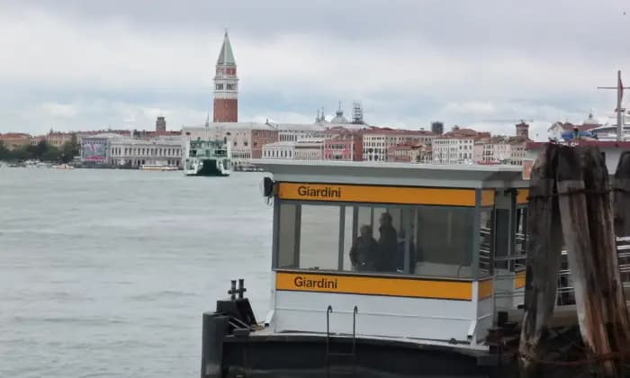 Rexer-Venezia-Camera-doppia-con-bagno-zona-Biennale-a-Venezia-Terrazzo
