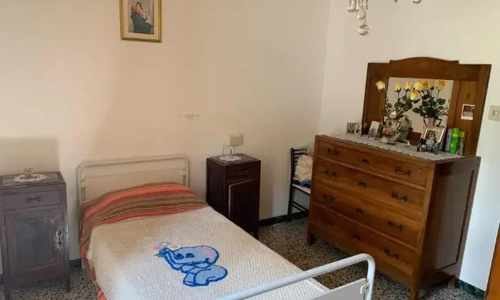 Rexer-Arcevia-Vendesi-appartamento-in-Via-San-Martino-a-Arcevia-AN-CAMERA-DA-LETTO