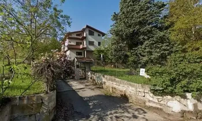 Rexer-Castelli-Vendesi-Villa-in-via-Bivio-Villa-Rossi-a-Castelli-TE-Facciata
