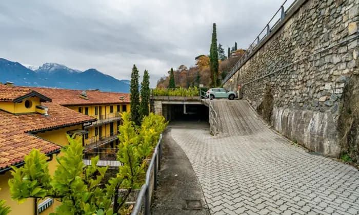 Rexer-Cremia-Grazioso-trilocale-vista-Lago-di-Como-in-contesto-riservato-ed-elegante-ESTERNO