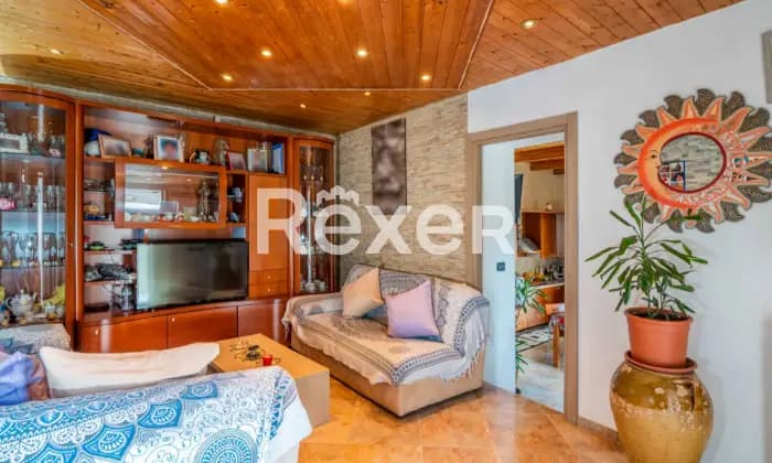 Rexer-Cortale-Graziosa-casa-indipendente-su-due-livelli-nel-centro-storico-SALONE
