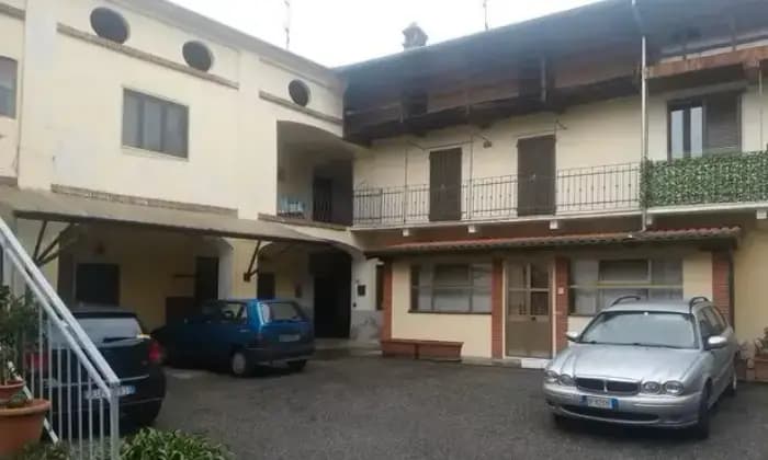 Rexer-Pombia-Vendesi-immobile-in-Via-Giuseppe-Garibaldi-a-Pombia-Garage