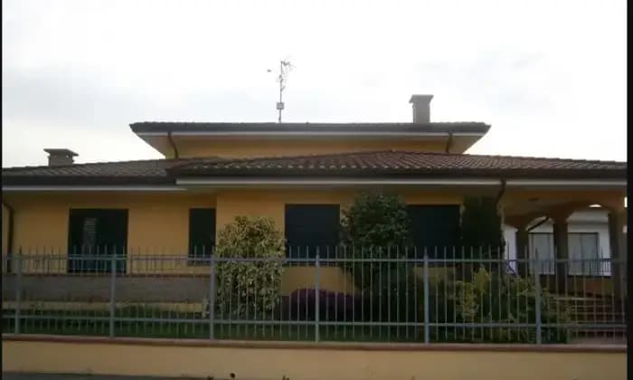 Rexer-Castagnaro-Villetta-indipendente-e-capannone-Terrazzo