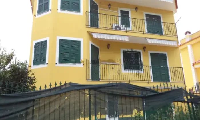 Rexer-Pozzuoli-Vendesi-villa-in-vendita-in-via-Cupa-delle-Fescine-Facciata