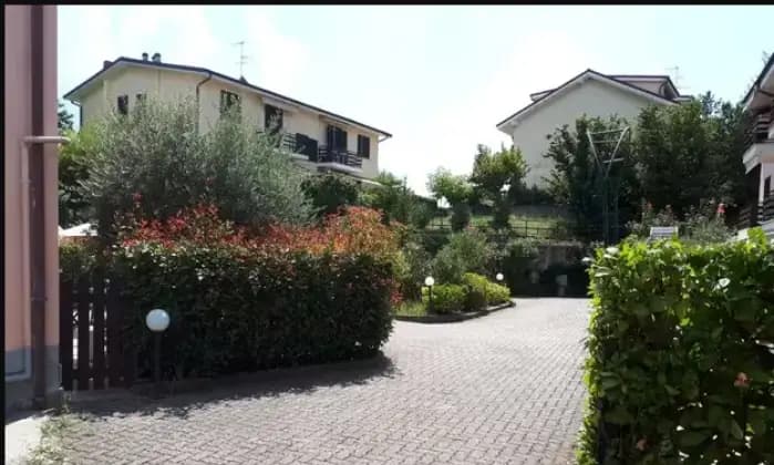 Rexer-Carro-Appartamento-in-vendita-in-via-Italia-Ziona-Carro-Giardino