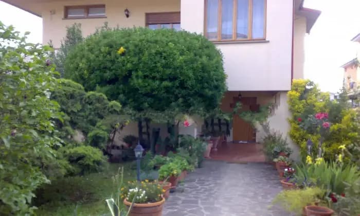 Rexer-Massarosa-Villa-unifamiliare-via-di-Mezzo-Bozzano-Quiesa-Massarosa-Giardino