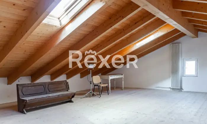 Rexer-Grizzana-Morandi-Grazioso-appartamento-cieloterra-su-tre-livelli-in-antico-edificio-MANSARDA
