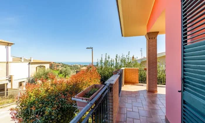 Rexer-Tortoreto-Bellissima-villa-su-tre-livelli-spaziosa-e-riservata-TERRAZZO