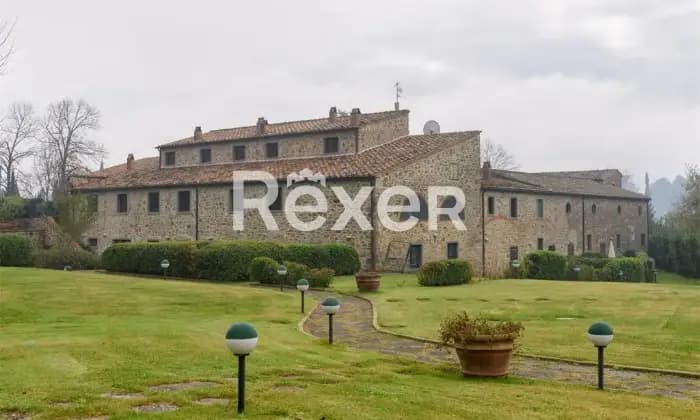 Rexer-Cortona-Appartamento-elegante-e-caratteristico-su-due-piani-ad-uso-turisticoGIARDINO