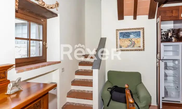 Rexer-Cortona-Appartamento-elegante-e-caratteristico-su-due-piani-ad-uso-turisticoSALONE