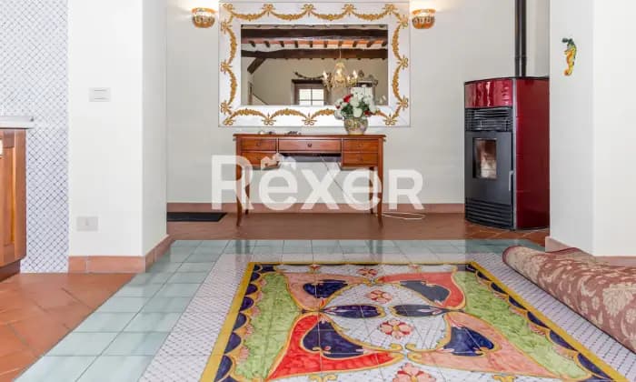 Rexer-Cortona-Appartamento-elegante-e-caratteristico-su-due-piani-ad-uso-turisticoSALONE