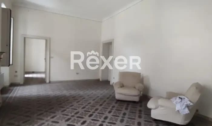 Rexer-Sulmona-Appartamento-con-due-camere-da-letto-camino-balcone-cantina-Salone