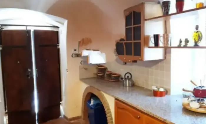 Rexer-Barete-Vendesi-Casale-in-via-delle-Vigne-a-Barete-Cucina