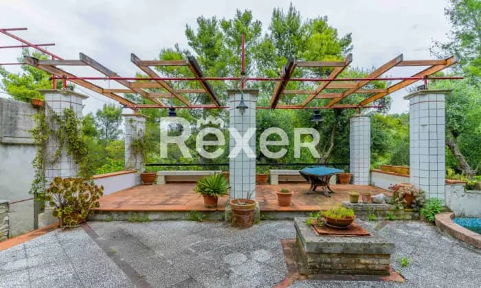 Rexer-Rodi-Garganico-Spaziosa-villa-immersa-nel-verde-tra-Rodi-Garganico-e-San-Menaio-ESTERNO