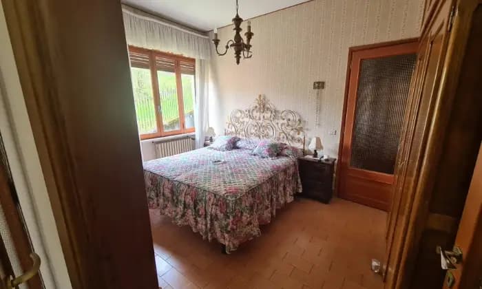 Rexer-Valduggia-Vendesi-Villa-a-localit-Val-Piana-a-Valduggia-CAMERA-DA-LETTO