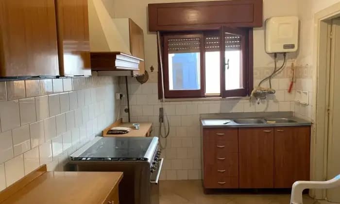 Rexer-Latiano-Vendesi-appartamento-in-via-Pigna-Latiano-Cucina