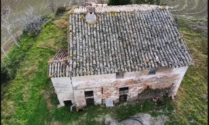 Rexer-Arcevia-Rustico-casa-colonica-in-vendita-presso-Piticchio-di-ARCEVIA-AN-Terrazzo