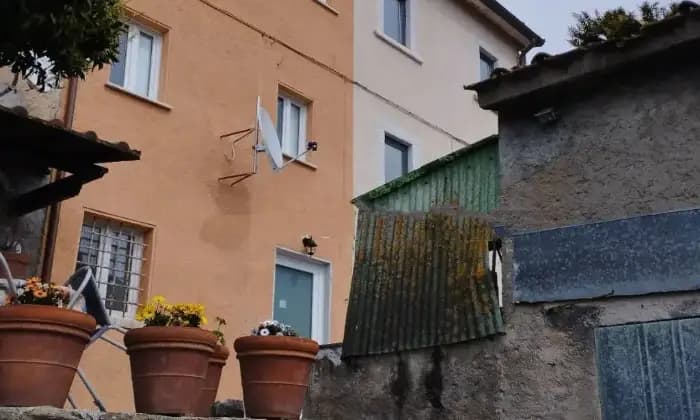 Rexer-Pietrasanta-Terratetto-unifamiliare-via-Bottigliona-Pietrasanta-Facciata