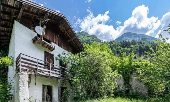 Rexer-Grigno-Villetta-e-rudere-da-ristrutturare-immersi-nel-verde-ESTERNO