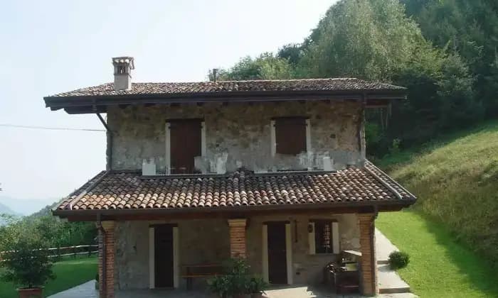 Rexer-Pertica-Bassa-Villa-unifamiliare-Strada-per-Avenone-Pertica-Bassa-Giardino