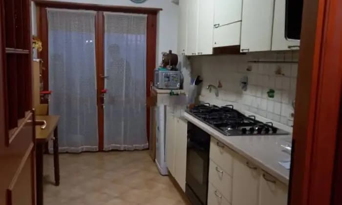 Rexer-Zagarolo-Vendesi-appartamento-in-via-Valle-del-Formale-Centro-Zagarolo-Cucina