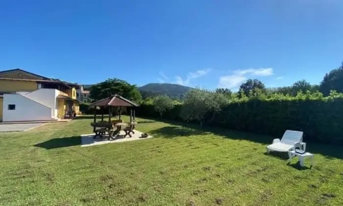 Rexer-Capannori-Splendida-villa-immersa-nel-verde-Terrazzo