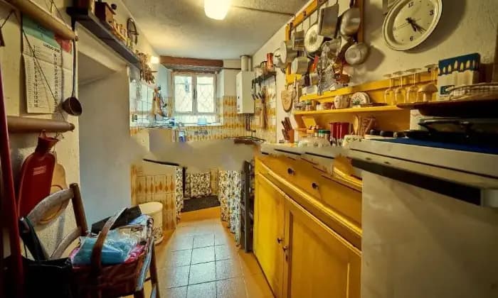 Rexer-Aurano-Vendesi-Baita-via-Intra-Centro-Aurano-Cucina