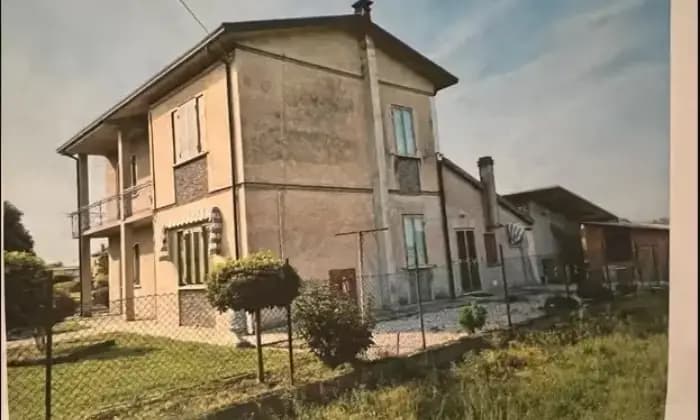 Rexer-Lendinara-Casa-abitabile-da-subito-in-vendita-a-LendinaraGiardino