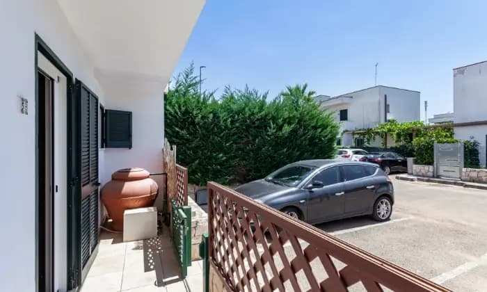 Rexer-Nard-Villetta-vista-mare-su-due-livelli-con-giardino-privato-ESTERNO