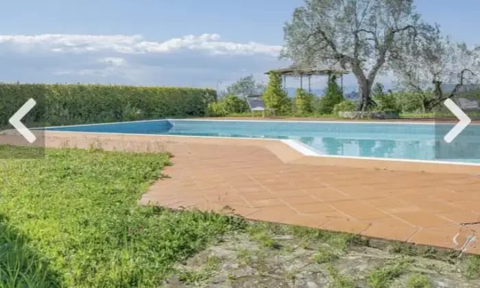 Rexer-San-Miniato-Casale-In-toscana-con-piscina-e-campo-da-tennis-Giardino
