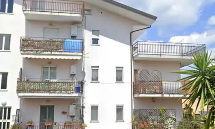 Rexer-Montalto-Uffugo-Luminoso-e-grazioso-appartamento-trilocale-angolo-cottura-arredato-ampio-terrazzo-Giardino