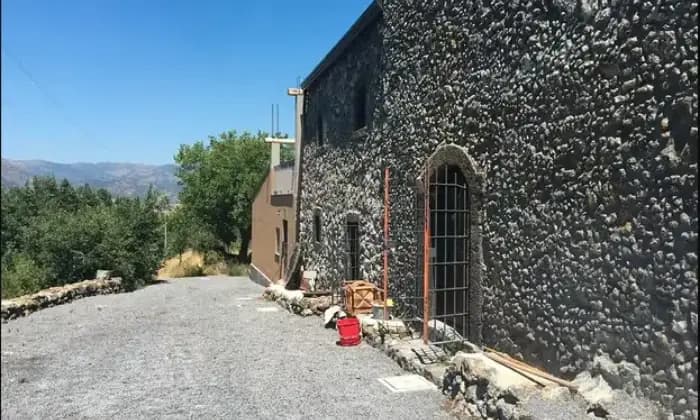 Rexer-Castiglione-di-Sicilia-Villa-sullEtna-con-terreno-in-vendita-CASTIGLIONE-DI-SICILIA-CT-Terrazzo