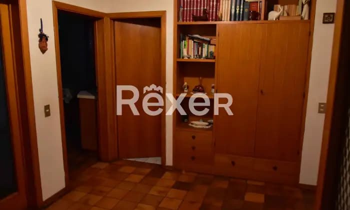 Rexer-Vernio-Terratetto-con-abitazione-e-standoneAltro