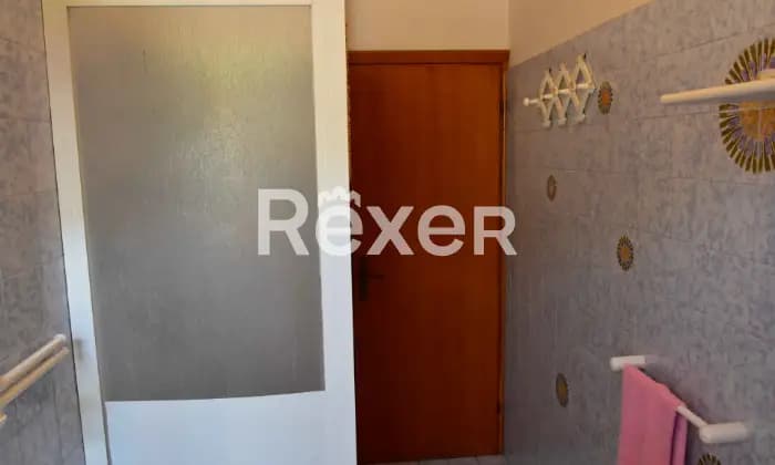 Rexer-Vernio-Terratetto-con-abitazione-e-standoneAltro