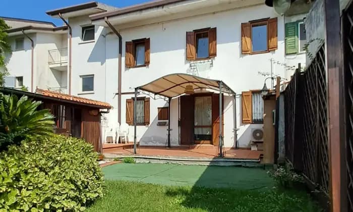 Rexer-Monfalcone-CASA-ACCOSTATA-CON-GIARDINO-E-BOX-PRIVATI-Giardino